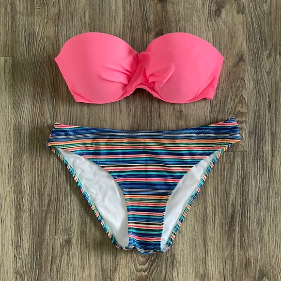 Bikini - Picture 1 of 3